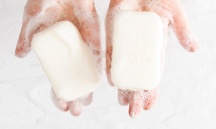 一般市售的洗面乳、肥皂/香皂是用來清潔肌膚、洗去過多油脂